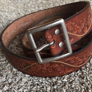 Buckle leather belt.